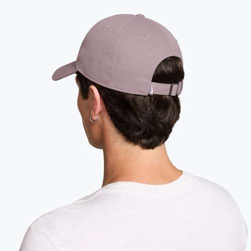 Шапка с козирка Nike Club Unstructured Swoosh light violet ore/particle rose