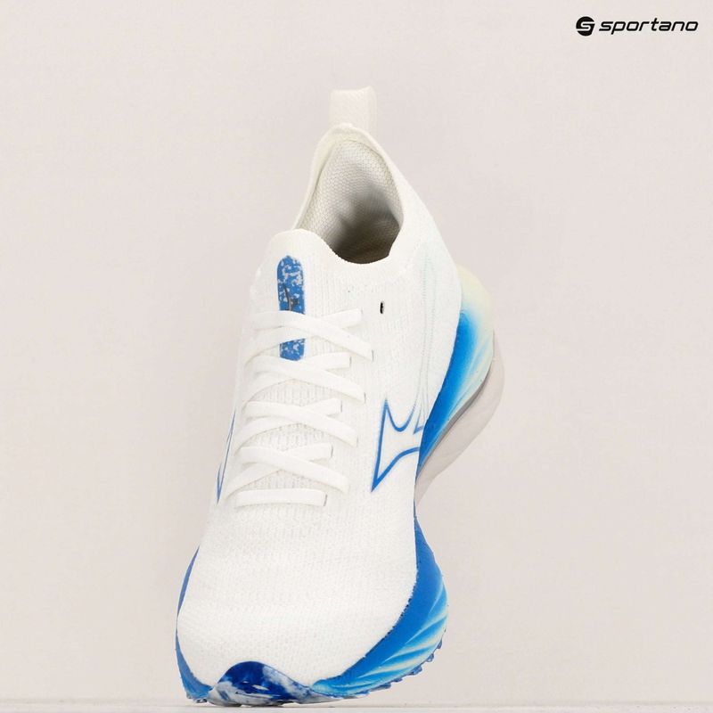 Дамски обувки за бягане Mizuno Wave Neo Wind бели/сребърни/мирно сини 10