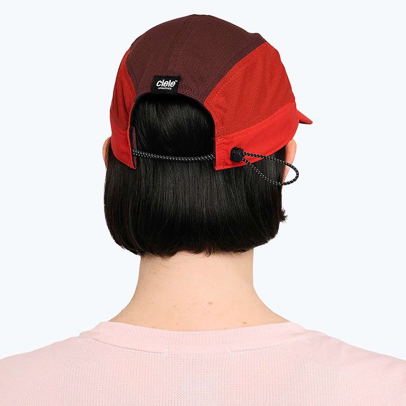 Шапка с козирка Ciele Athletics FSTCap SC Comp IconicVC crimson red/glade 8